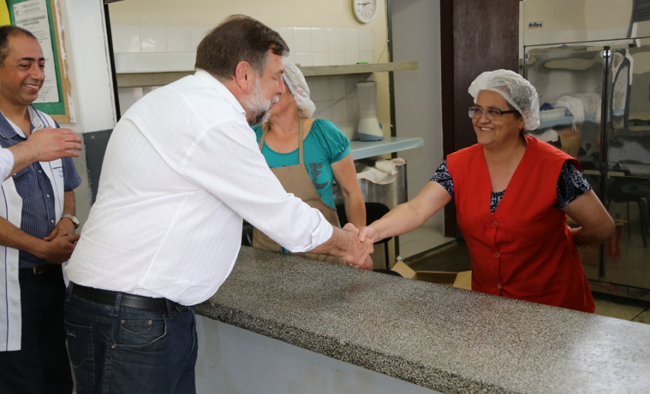 Colégio Estadual Leocádia Braga Ramos<br />
<br />
Veja mais fotos em: <a href=" http://www.flickr.com/photos/flavioarns/sets/72157636448509014/ " target="_blank"> http://www.flickr.com/photos/flavioarns </a>