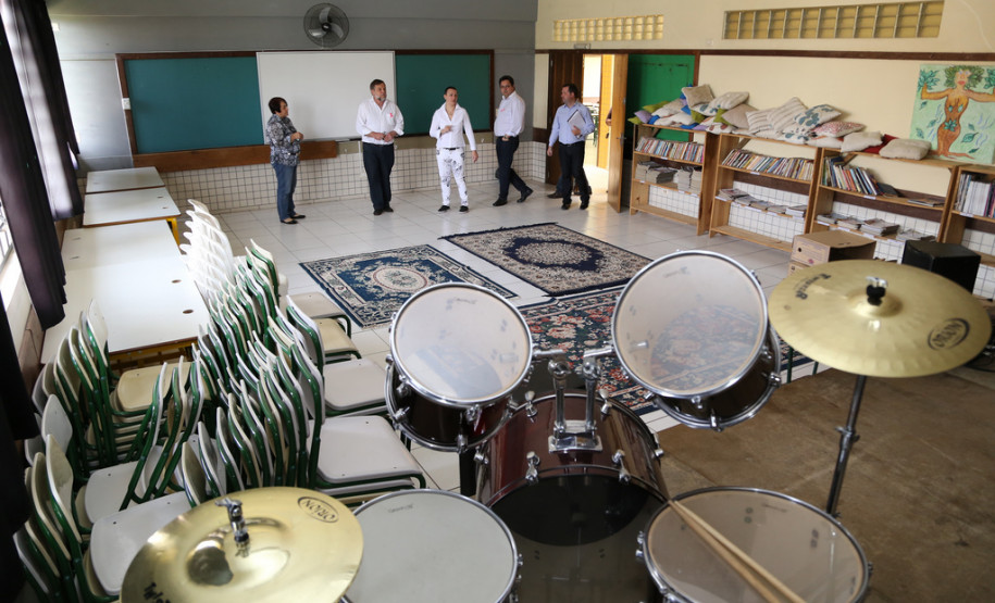 Colégio Estadual Luarlindo dos Reis Borges<br />
<br />
Veja mais fotos em: <a href=" http://www.flickr.com/photos/flavioarns/sets/72157636446699385/ " target="_blank"> http://www.flickr.com/photos/flavioarns </a>