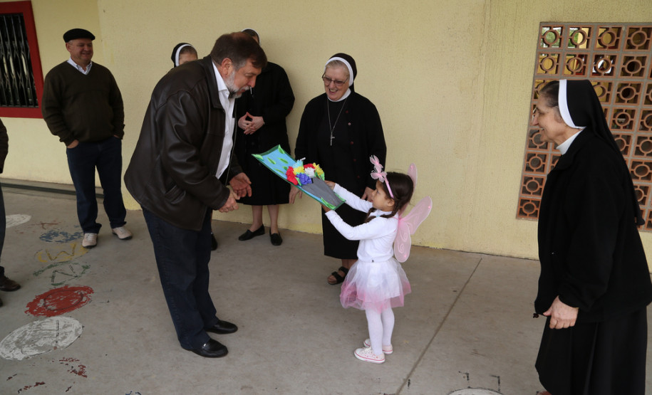 Escola Sagrado Coração<br />
<br />
Veja mais fotos em: <a href="http://www.flickr.com/photos/flavioarns/sets/72157636443859854/" target="_blank"> http://www.flickr.com/photos/flavioarns </a>
