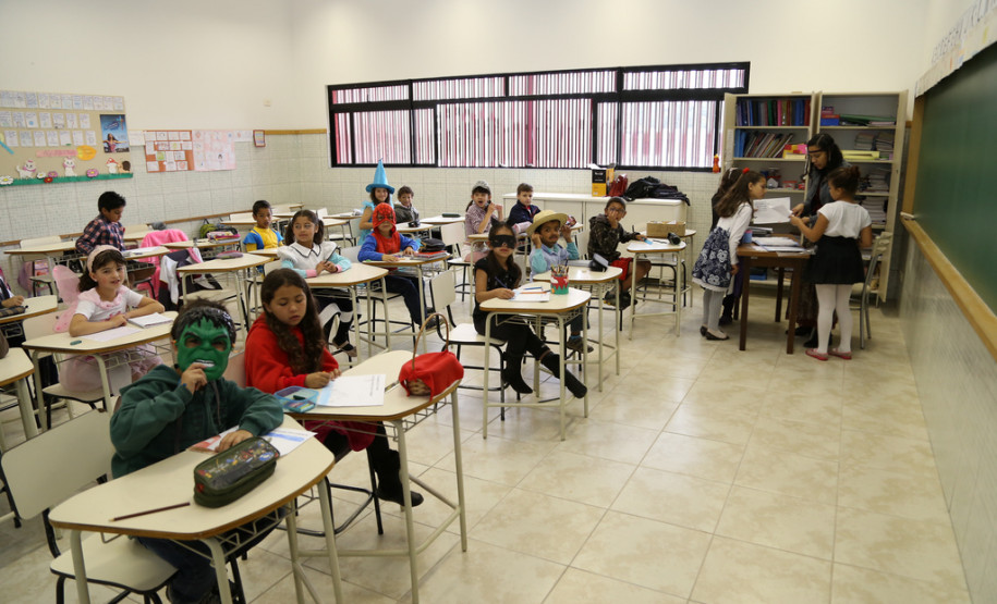 Escola Sagrado Coração<br />
<br />
Veja mais fotos em: <a href="http://www.flickr.com/photos/flavioarns/sets/72157636443859854/" target="_blank"> http://www.flickr.com/photos/flavioarns </a>