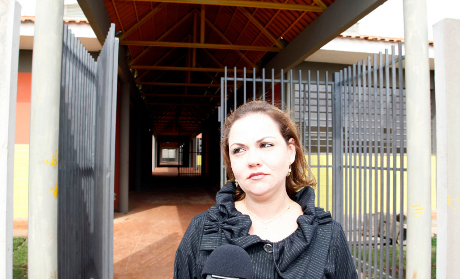 Colégio Estadual José Antonio Chiarelli, que será inaugurado no inicio de 2014, na foto a diretora Gleice Vaz Passaim Balan. 10-10-13.