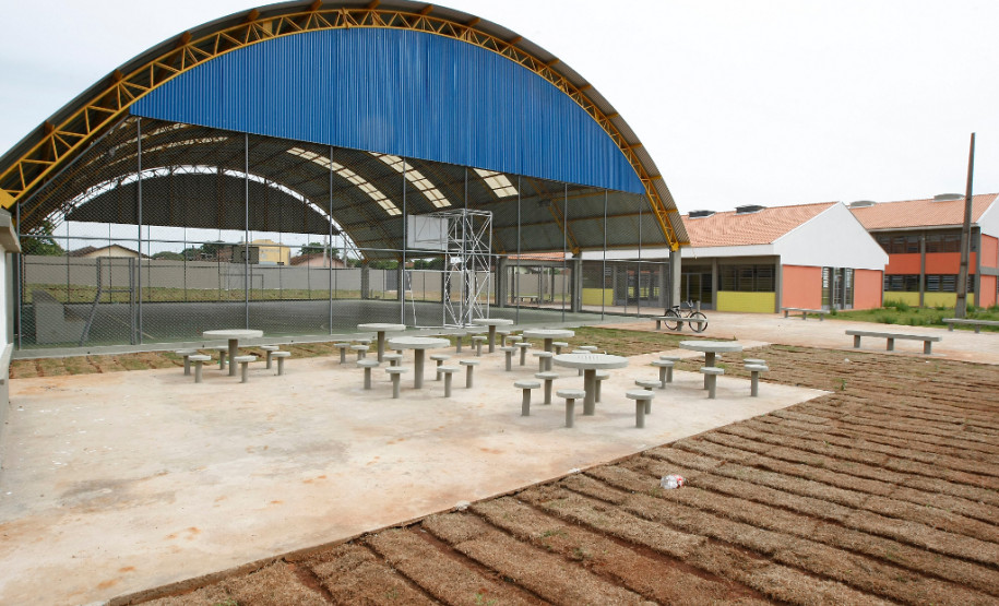 Colégio Estadual José Antonio Chiarelli, que será inaugurado no inicio de 2014. 10-10-13.