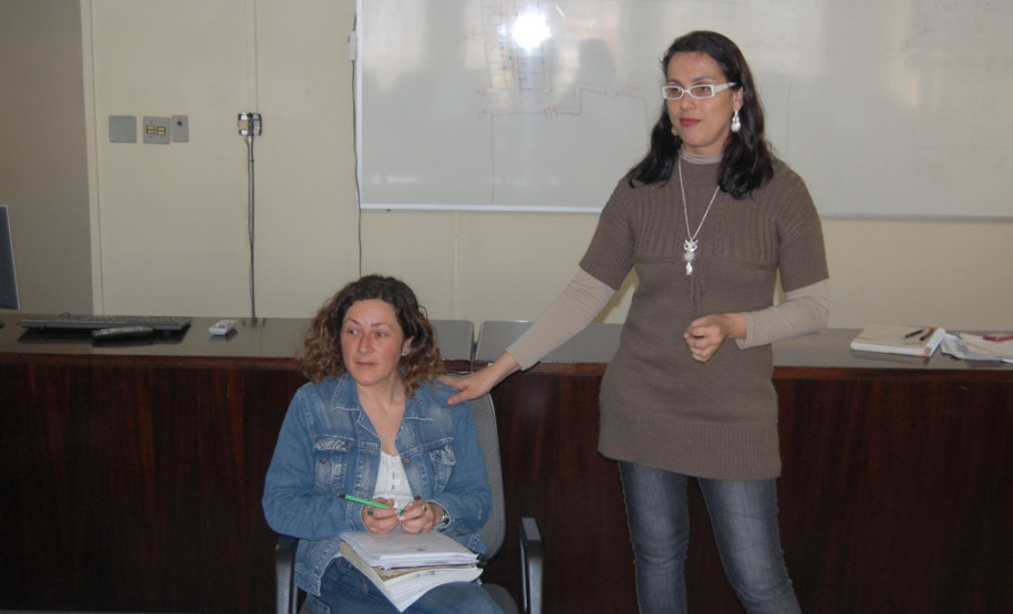 Representantes da Secretaria de Estado da Educação, do Ministério Público, do Sindicato das Escolas Particulares do Paraná e da Secretaria Municipal de Educação de Curitiba estiveram reunidos na manhã desta sexta-feira (11) para debater a construção de uma proposta de que assegure o direito de travestis e transexuais menores de 18 anos usarem, com autorização dos responsáveis, o nome social na documentação escolar.