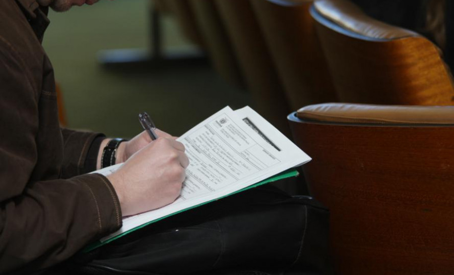 SEED divulga resultado da prova de títulos para o Quadro Próprio do Magistério Saiu nesta segunda-feira (17) o resultado da prova de títulos de cerca de 26 mil candidatos do concurso público do magistério, realizado em 2007.