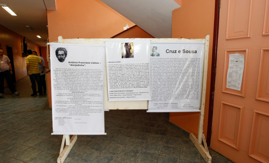 Colegio Estadual Marcelino Champagnat, Cartazes sobre heróis brasileiros . 10-10-13.