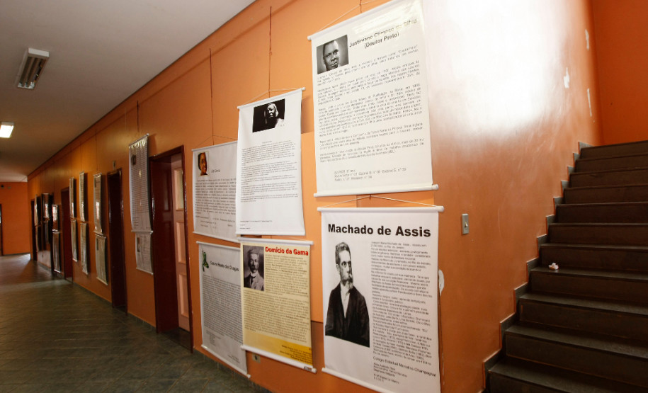 Colegio Estadual Marcelino Champagnat, Cartazes sobre heróis brasileiros . 10-10-13.