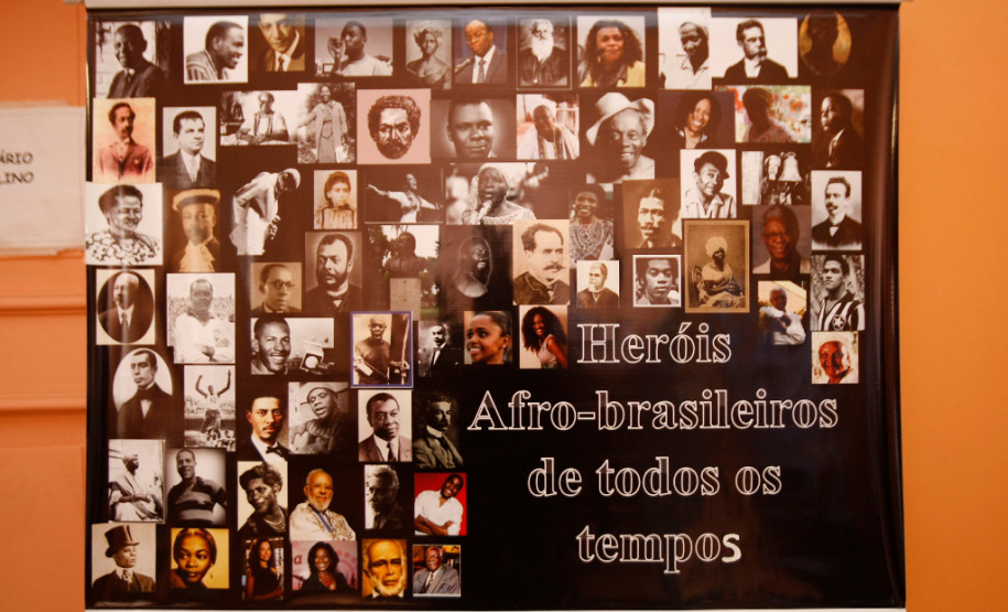 Colegio Estadual Marcelino Champagnat, Cartazes sobre heróis brasileiros . 10-10-13.