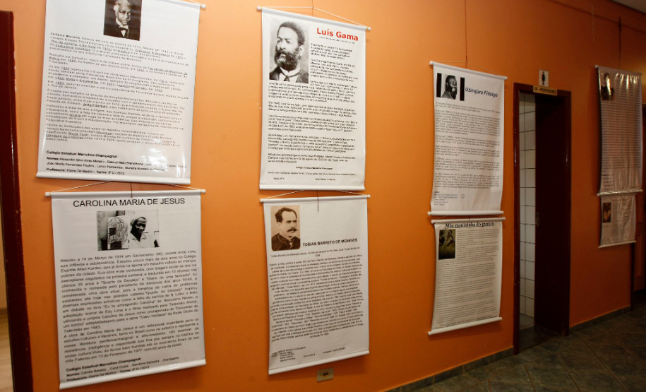 Colegio Estadual Marcelino Champagnat, Cartazes sobre heróis brasileiros . 10-10-13.