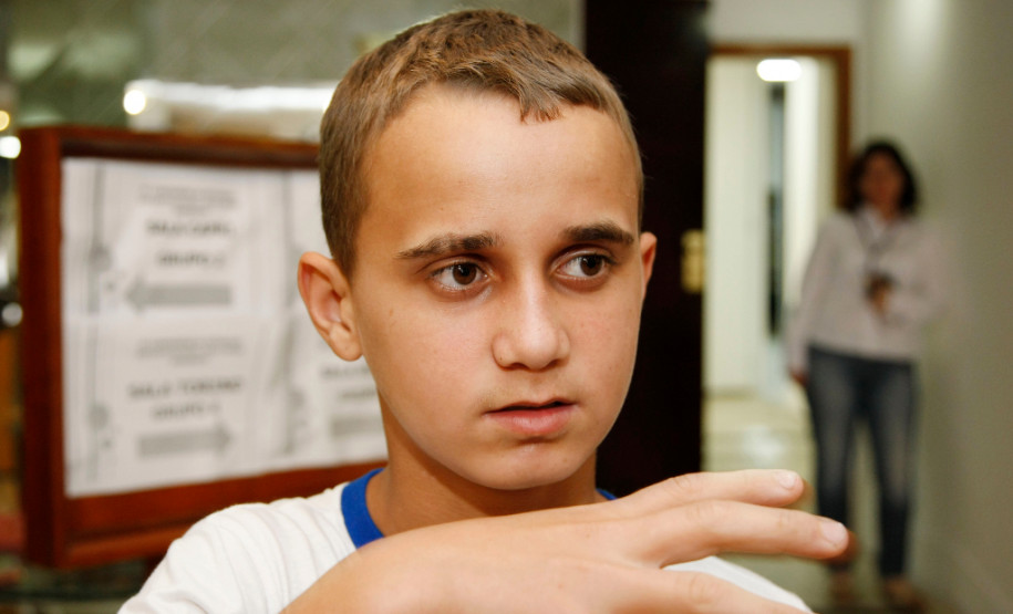 Etapa Estadual da quarta Conferência Nacional Infanto Juvenil pelo meio ambiente no hotel Caravelle, na foto o aluno Pedro Henrique dos Santos. 16-10-13.
