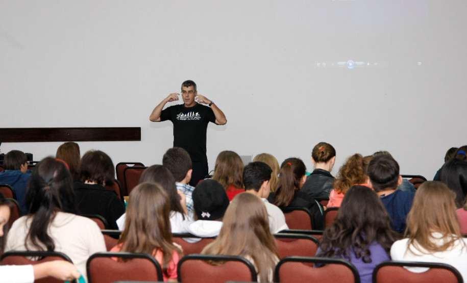 Etapa Estadual da quarta Conferência Nacional Infanto Juvenil pelo meio ambiente no hotel Caravelle. 16-10-13.