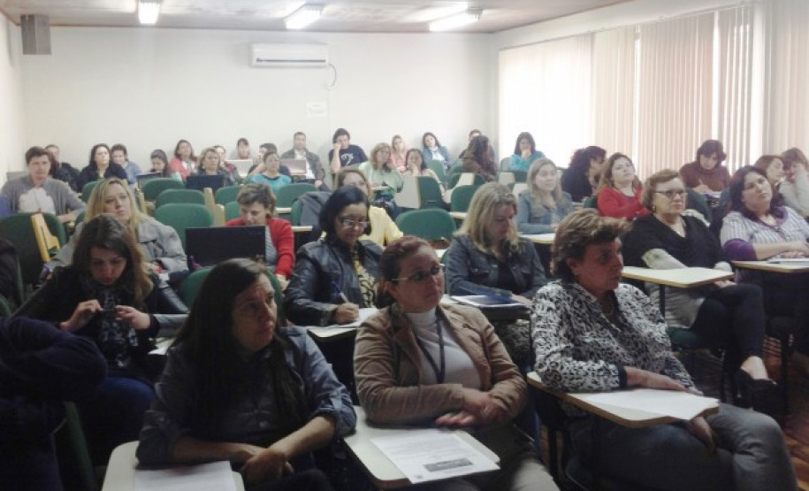 Aceitação do Plano de Ações Descentralizadas (PAD) pelas 26 escolas atendidas pelo Núcleo Regional da Área Metropolitana Sul foi tema da reunião.