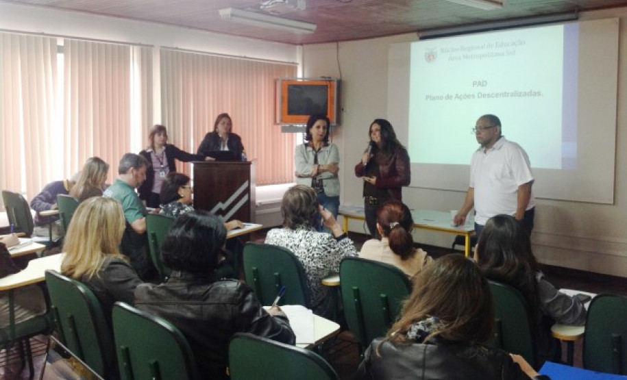 Aceitação do Plano de Ações Descentralizadas (PAD) pelas 26 escolas atendidas pelo Núcleo Regional da Área Metropolitana Sul foi tema da reunião.