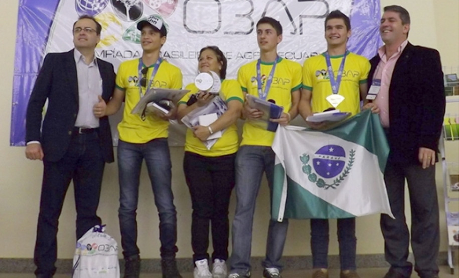 1º lugar: Equipe Agro – SMI: Vitor Araújo, Rafael Raul e Lucas Antônio, orientados pela professora Juliana de Jesus Silva Davi
