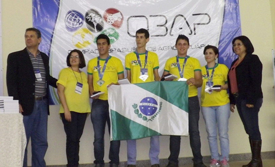 8º lugar: Andrei da Silva Zenatti, Rafael Griggio e Jhonatan Willian Schafer, orientados pela professora Sandra Regina Fernandes Iora.