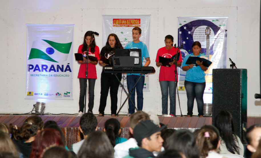 Caravana da Poesia em Ponta Grossa, no Centro Estadual de Educação Profissional. 18-10-13.