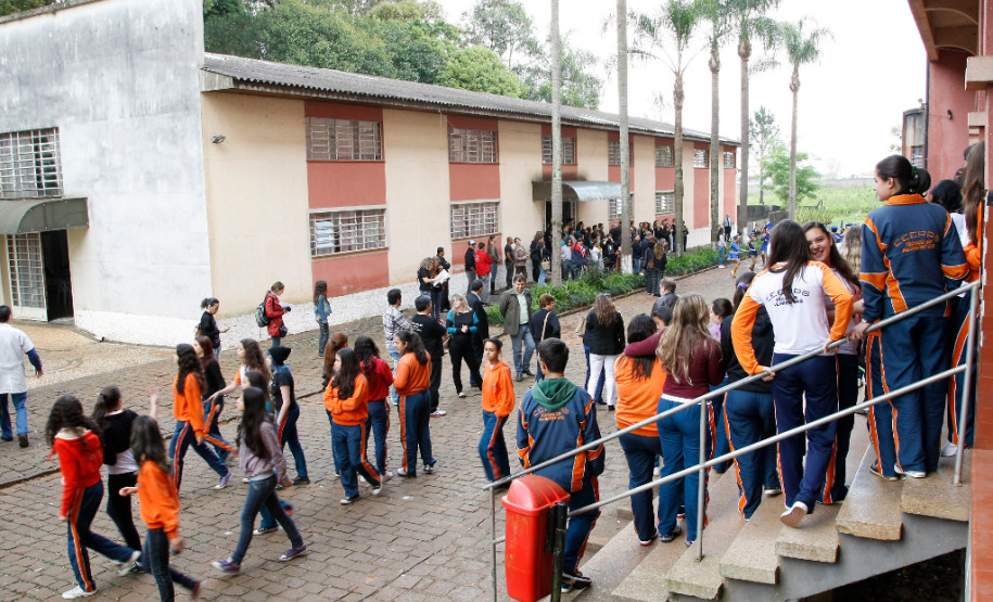 Caravana da Poesia em Ponta Grossa, no Centro Estadual de Educação Profissional. 18-10-13.