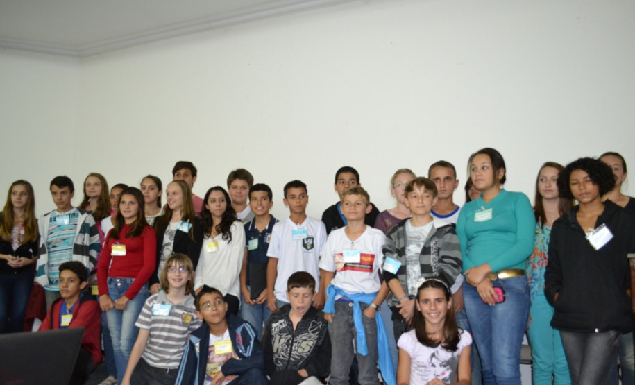 A Secretaria de Estado da Educação divulgou nessa sexta-feira (18) os alunos que representarão o Paraná da 4ª Conferência Nacional Infantojuvenil pelo Meio Ambiente, que acontece de 23 a 28 de novembro em Brasília, no Distrito Federal. O evento também selecionou os quatro projetos que serão apresentados na etapa nacional.