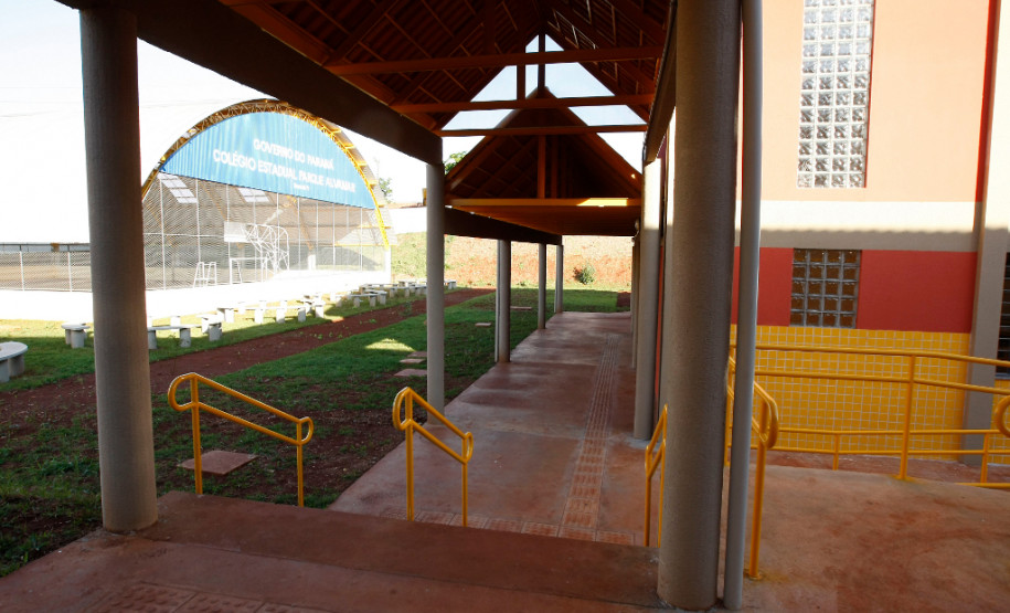 Cidade de Sarandi, novo Colégio Estadual Parque Alvamar, que será inaugurado no início do ano letivo de 2014. 09-10-13.