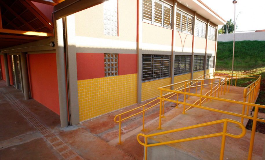 Cidade de Sarandi, novo Colégio Estadual Parque Alvamar, que será inaugurado no início do ano letivo de 2014. 09-10-13.