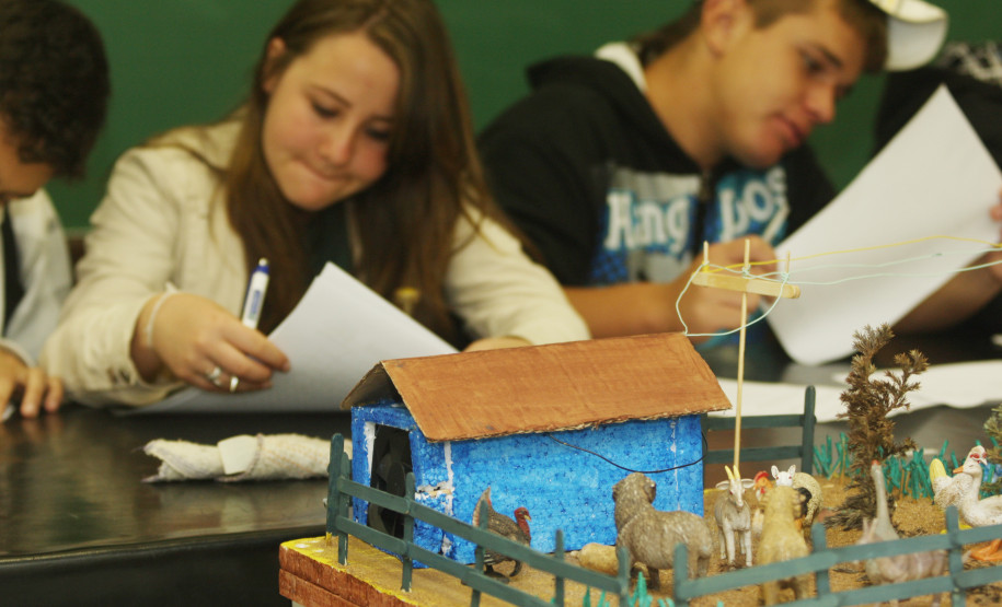 Durante a Semana Newton Freire Maia estudantes de cursos profissionalizantes assistiram a palestras e ministraram oficinas a cerca de 600 alunos de escolas da região de Pinhais.