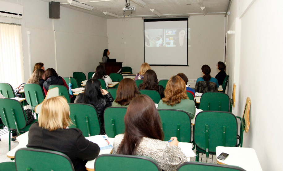 Gestores municipais debatem práticas pedagógicas de articulação entre educação infantil e anos iniciais do ensino fundamental para garantir continuidade curricular.