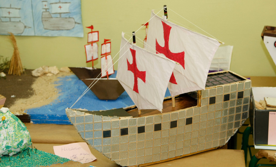 Colegio Estadual Professor Alberto Krause, em Almirante Tamandaré. 23-10-13.