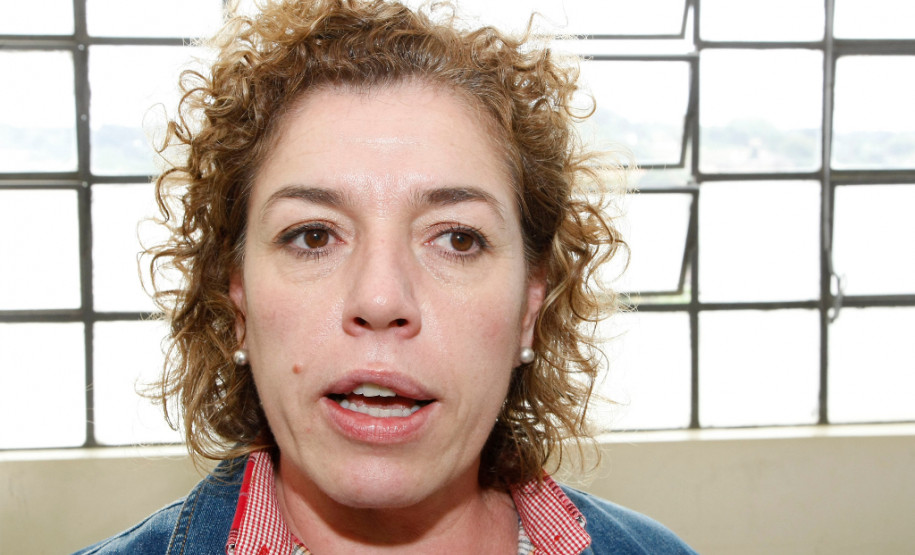 Colegio Estadual Professor Alberto Krause, em Almirante Tamandaré, na foto a diretora Rosélia de Fátima Furquim. 23-10-13.