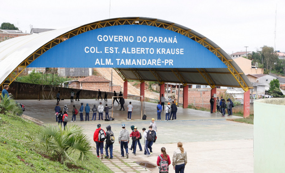 Colegio Estadual Professor Alberto Krause, em Almirante Tamandaré. 23-10-13.