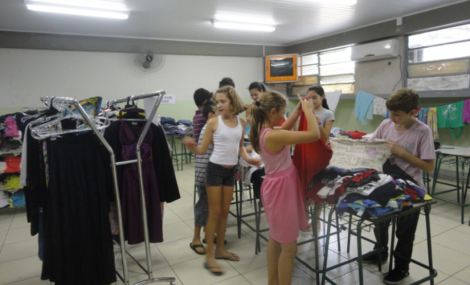 No Colégio Estadual Emílio de Menezes, em Japurá, o apoio ao PAD veio de toda a comunidade escolar. “Nas visitas feitas pela equipe do Núcleo Regional houve várias conversas com os professores, alunos e inclusive com os pais. A presença do Núcleo, de certa forma, mostra para as famílias que existe uma preocupação com a educação”, contou a diretora Arlene Francisca da Rocha.