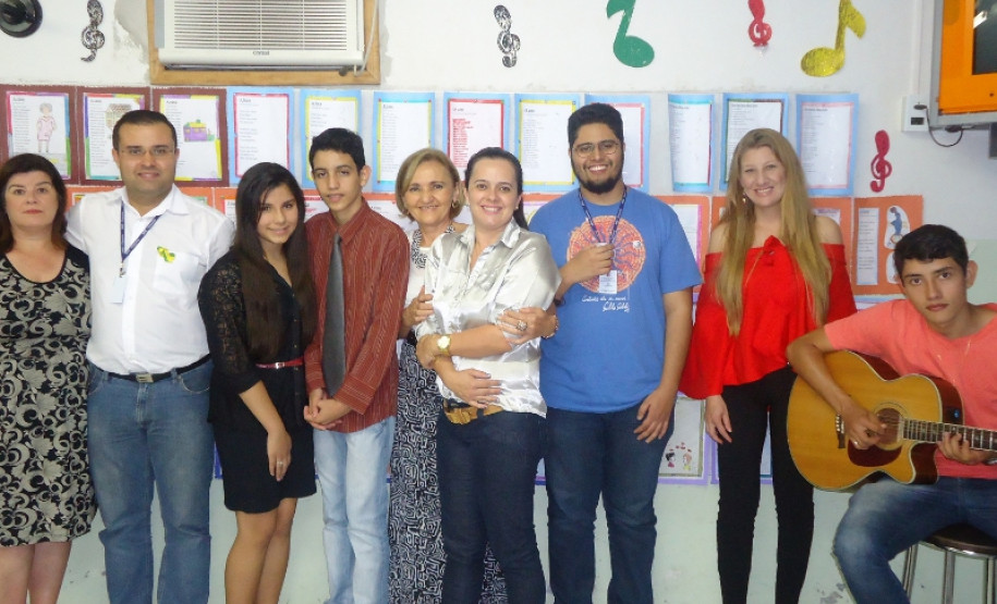 No Colégio Estadual Emílio de Menezes, em Japurá, o apoio ao PAD veio de toda a comunidade escolar. “Nas visitas feitas pela equipe do Núcleo Regional houve várias conversas com os professores, alunos e inclusive com os pais. A presença do Núcleo, de certa forma, mostra para as famílias que existe uma preocupação com a educação”, contou a diretora Arlene Francisca da Rocha.