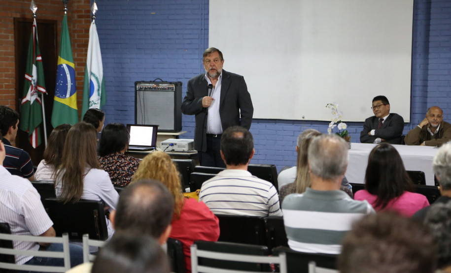 Curso de Fiscalização de Obras Públicas de Edificações tem duração de dois dias e conta com a participação de 160 profissionais.<br />
<br />
Veja mais fotos em: <a href=" http://www.flickr.com/photos/flavioarns/sets/72157636872255154/" target="_blank"> http://www.flickr.com/photos/flavioarns/</a>