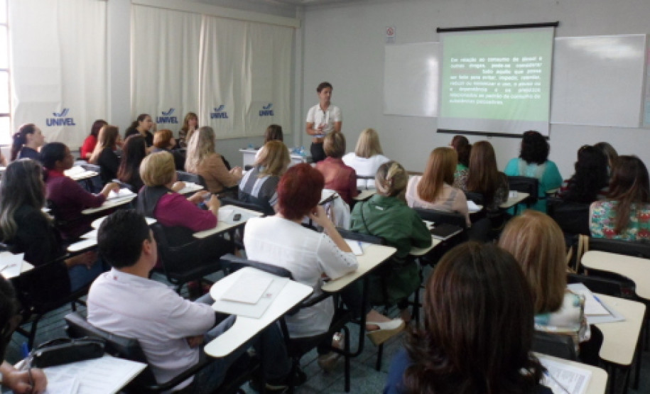 Capacitação reuniu cerca de 400 técnicos-pedagógicos e pedagogos de escolas da rede estadual de ensino de vários Núcleos Regionais de Educação.