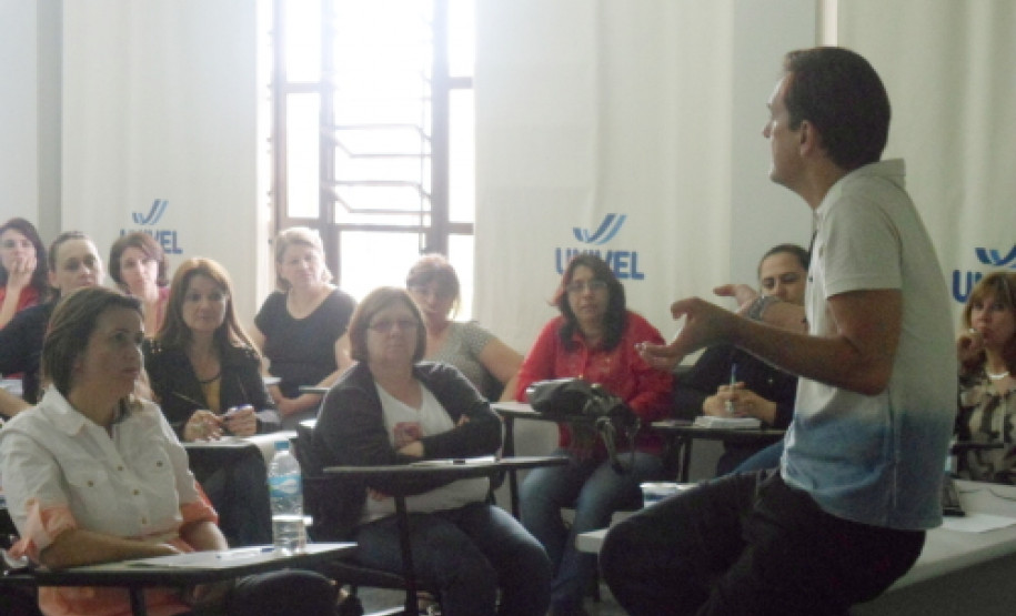 Capacitação reuniu cerca de 400 técnicos-pedagógicos e pedagogos de escolas da rede estadual de ensino de vários Núcleos Regionais de Educação.