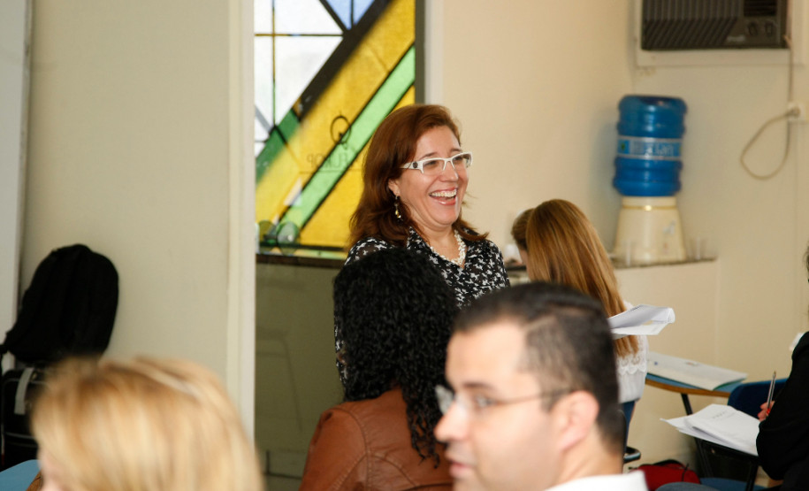 Palestra sobre capacitação para a Olimpíada de Língua Portuguesa – Escrevendo o futuro, no Hotel Centro Europeu. 25-10-13.