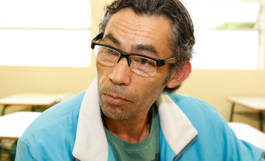 Reforma no Colégio Estadual Professor Julio Szymasnky em Araucária, na foto o pai de aluno Vilson Vilmar Hartmann. 24-10-13.