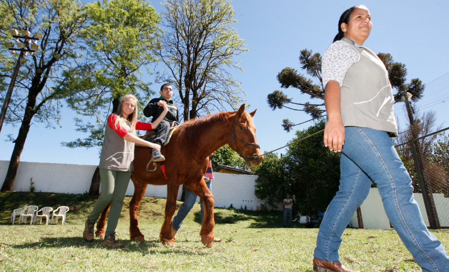 APAE da cidade de Califórnia. 25-09-13.