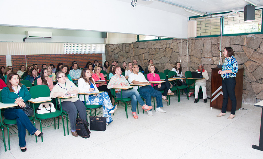Plano de Ações Descentralizadas (PAD) melhora o rendimento de alunos e diminui a evasão escolar, apoiando o trabalho das escolas.