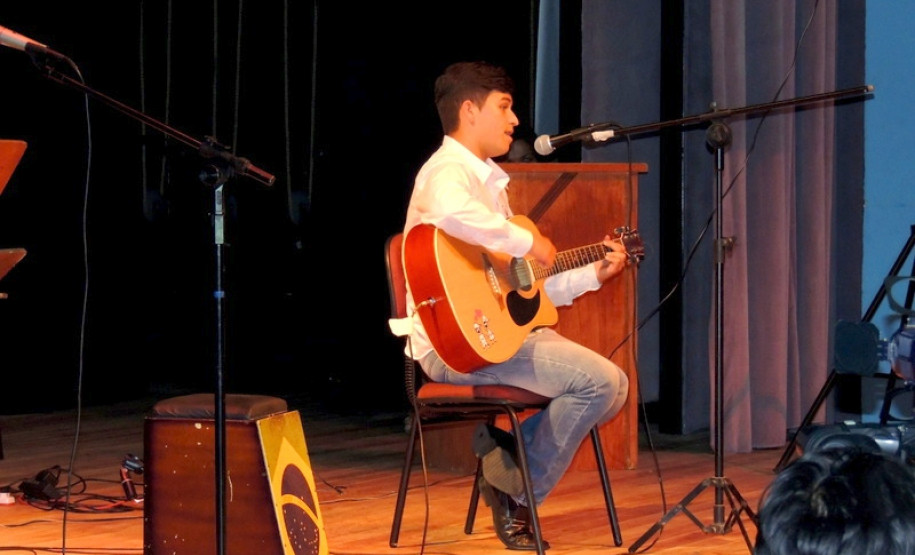 O Núcleo Regional de Educação de Paranaguá promoveu na segunda-feira (28) a primeira etapa do 1º LitoArte Música, com apresentações de 90 alunos.
