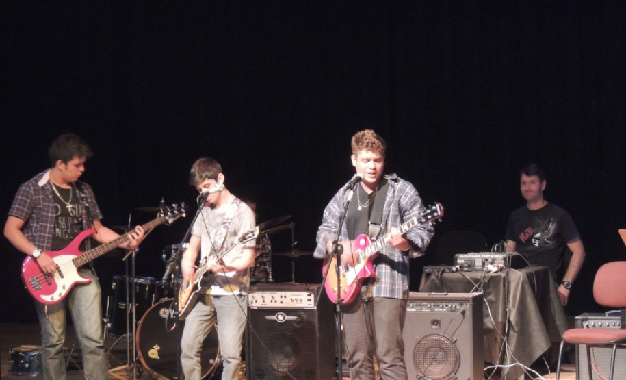 O Núcleo Regional de Educação de Paranaguá promoveu na segunda-feira (28) a primeira etapa do 1º LitoArte Música, com apresentações de 90 alunos.