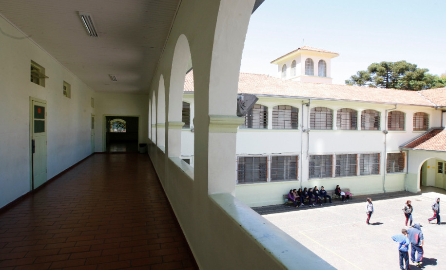 Colégio Estadual Lysimaco Ferreira da Costa. 29-10-13.