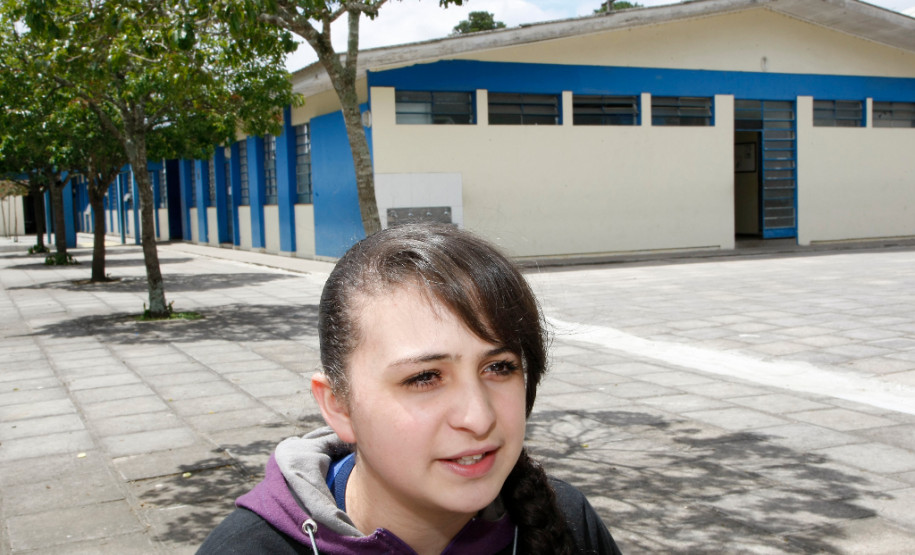 Brigada Escolar traz mais segurança para escolas Colégio Estadual Luiza Ross, aluna Ane Karoline. 05-11-13.