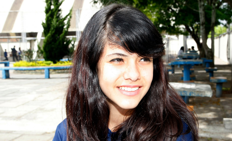 Brigada Escolar traz mais segurança para escolas Colégio Estadual Luiza Ross, aluna Kauani Santos. 05-11-13.