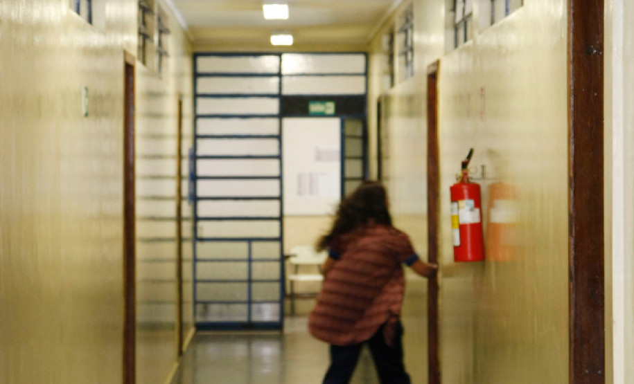 Brigada Escolar traz mais segurança para escolas Colégio Estadual Luiza Ross, matéria sobre a Brigada Escolar. 05-11-13.