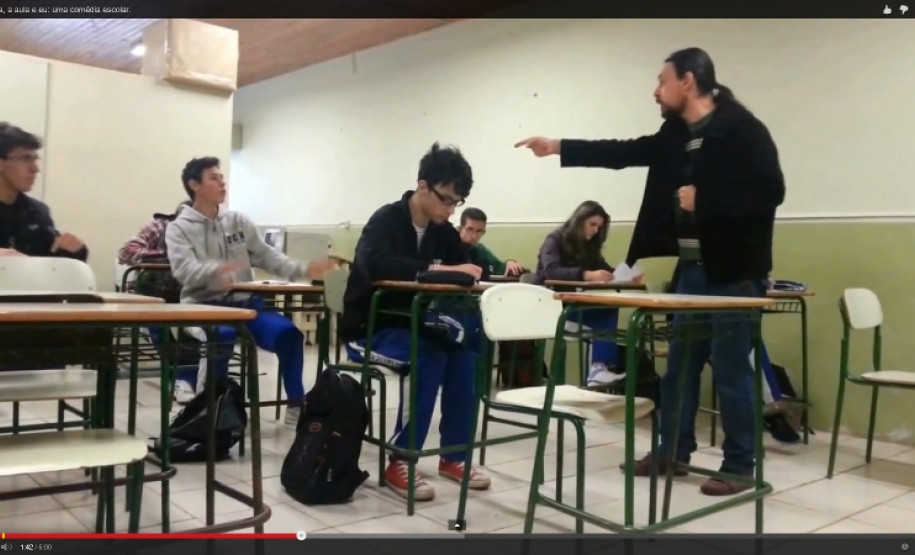 A escola, a aula e eu: uma comédia escolar.<br />
Colégio Estadual Floriano Peixoto - Laranjeiras Do Sul<br />
Prêmio Web - vídeo mais compartilhado<br />
<br />
<a href="http://www.emdialogo.uff.br/festival/videos/7753" target="_blank">http://www.emdialogo.uff.br/festival/videos/7753</a>