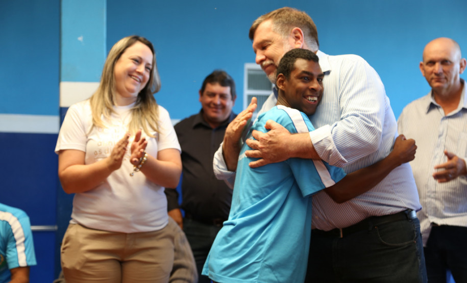 Associação dos Pais e Amigos dos Excepcionais de Fênix <br />
<br />
Veja mais fotos em: <a href=" http://www.flickr.com/photos/flavioarns/sets/72157637462714686/" target="_blank"> http://www.flickr.com/photos/flavioarns/ </a>