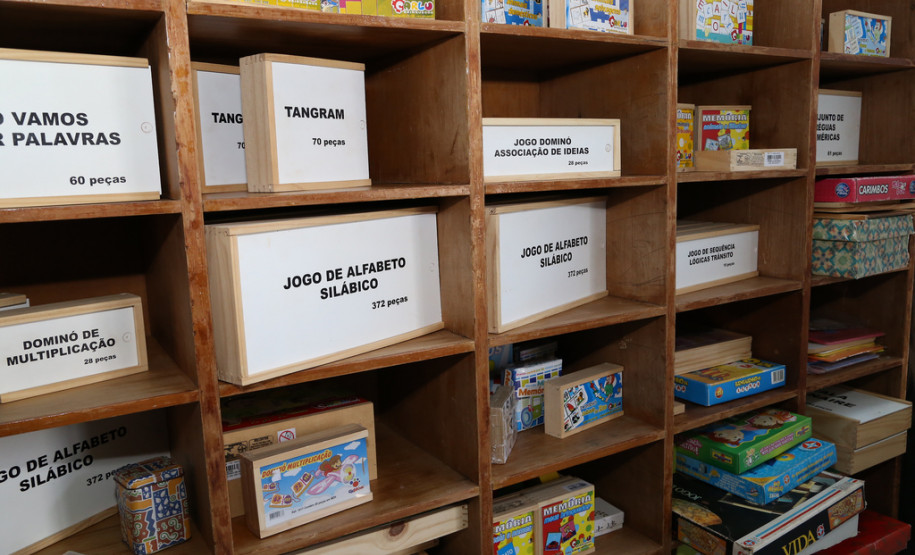 Colégio Estadual Anchieta <br />
<br />
Veja mais fotos em: <a href=" http://www.flickr.com/photos/flavioarns/sets/72157637464470786/" target="_blank"> http://www.flickr.com/photos/flavioarns/ </a>