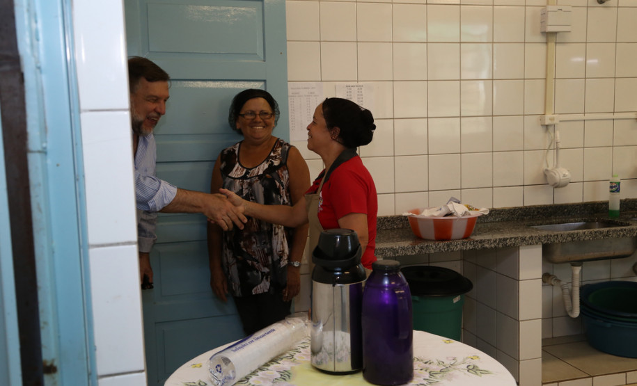 Colégio Estadual Cruzeiro do Oeste <br />
<br />
Veja mais fotos em: <a href=" http://www.flickr.com/photos/flavioarns/sets/72157637464682685/" target="_blank"> http://www.flickr.com/photos/flavioarns/ </a>