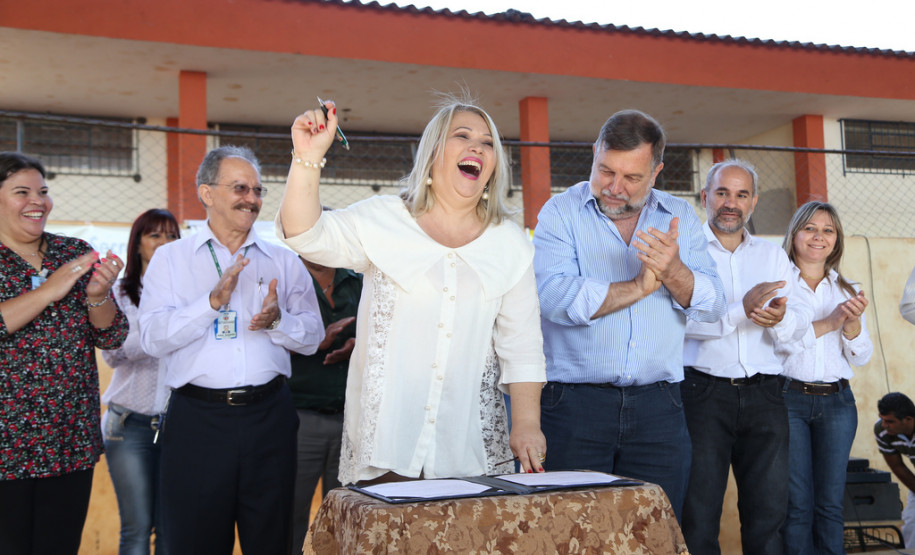 Colégio Estadual Santo Inácio de Loyola <br />
<br />
Veja mais fotos em: <a href=" http://www.flickr.com/photos/flavioarns/sets/72157637463224826/" target="_blank"> http://www.flickr.com/photos/flavioarns/ </a>