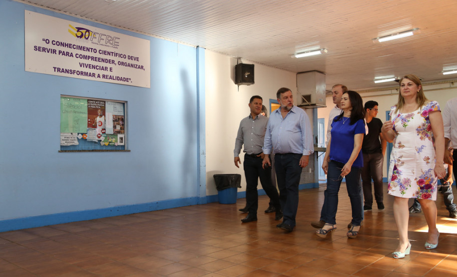 Colégio Estadual Wilson Jofre <br />
<br />
Veja mais fotos em: <a href=" http://www.flickr.com/photos/flavioarns/sets/72157637470796193/" target="_blank"> http://www.flickr.com/photos/flavioarns/ </a>