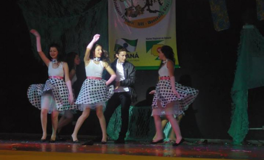 Dois mil estudantes de 40 escolas participam do 3º Festival de Arte Estudantil Regional, com apresentações teatrais, de dança, de música e exposições.